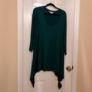 Asymmetrical forrest green tunic, 3/4 sleeves, knit